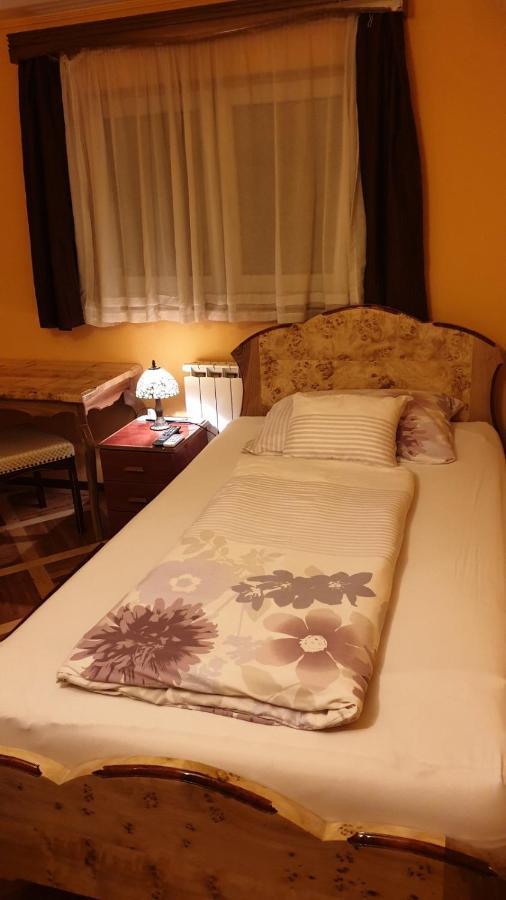 Apartments & Rooms Vienna Osijek Quarto foto